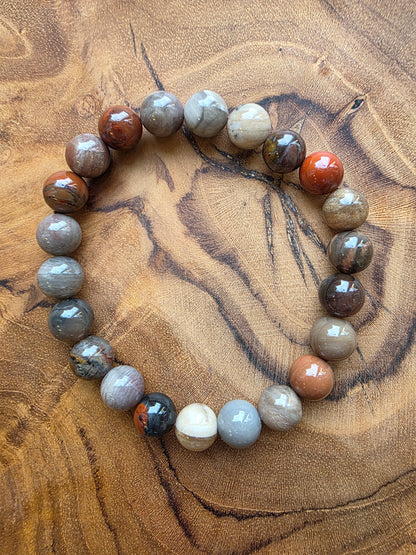 Armband i fossiliserat trä och ädelsten
