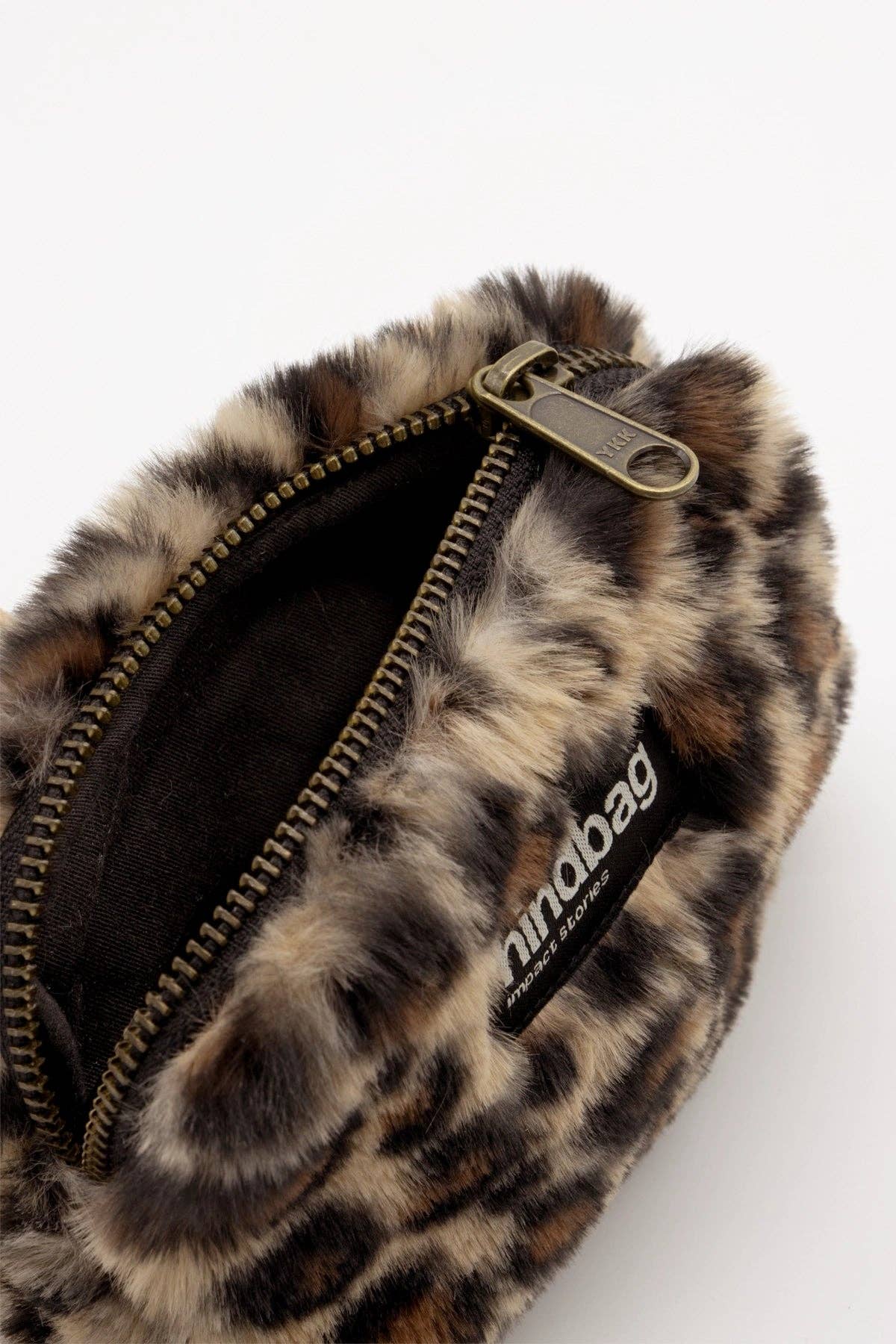 Lili plånbok i leopardmönstrad fuskpäls