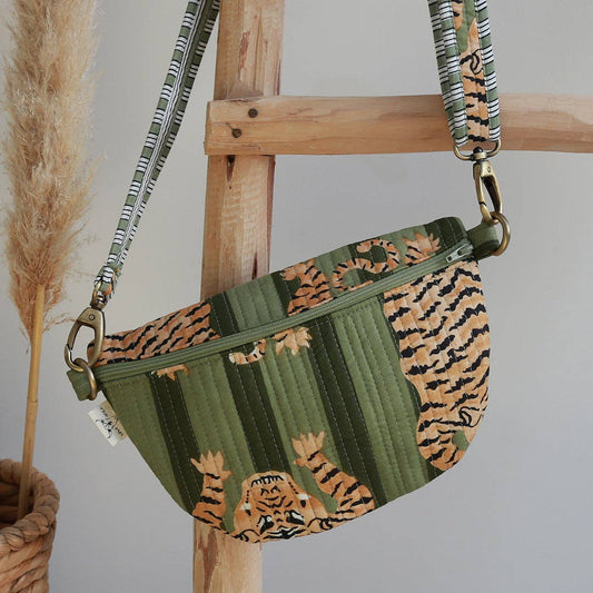 Crossbodyväska med leopardmönster i grönt