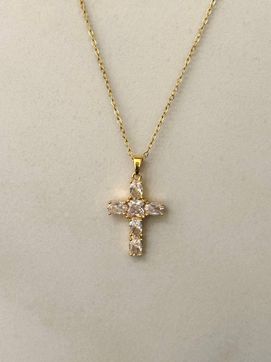 Halsband med kors och zirkoniumstenar