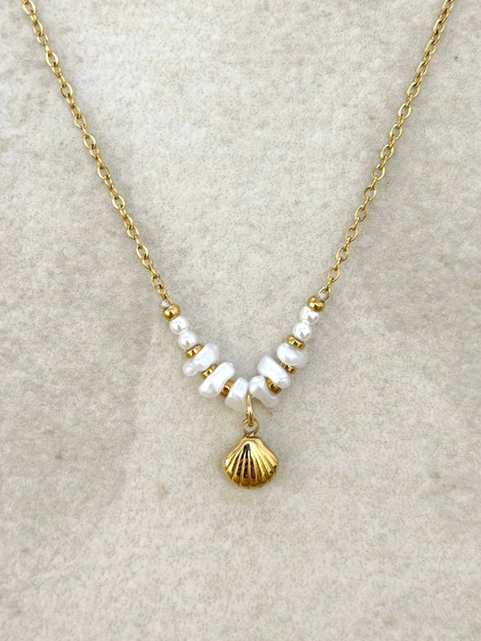 Bohemiskt halsband med snäcka och pärlor